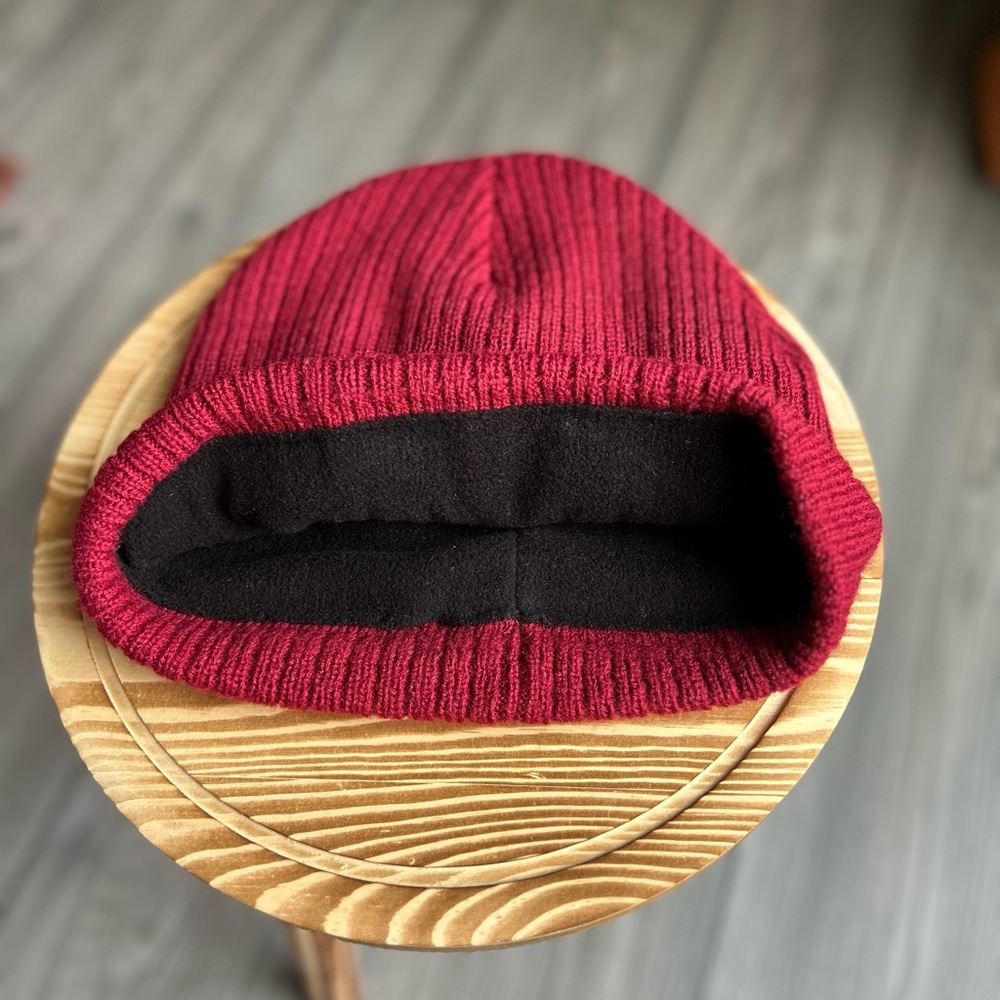 Levi’s Red Knit Beanie | Fleece-Lined | Unisex Winter Hat - Picture 3 of 6